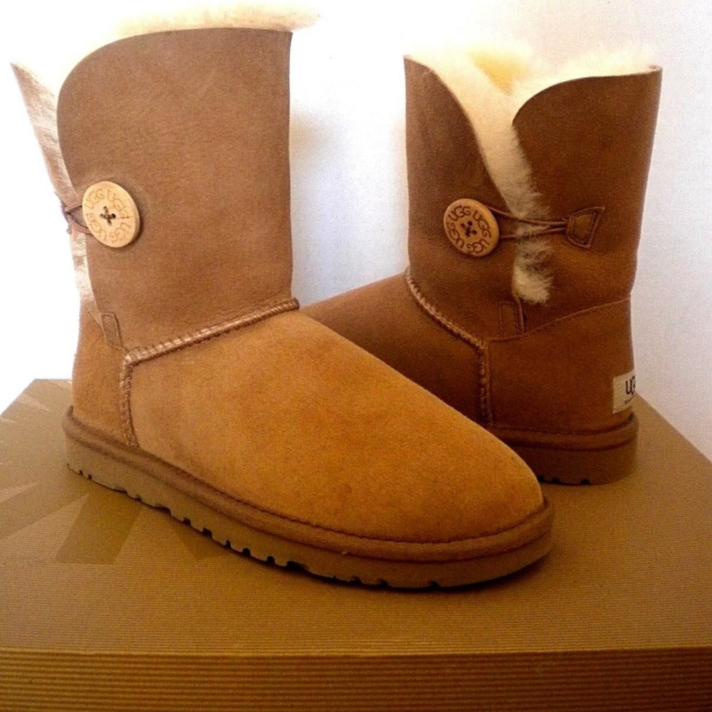 UGG Bailey Button Boots chestnut New size 6 Fits 7